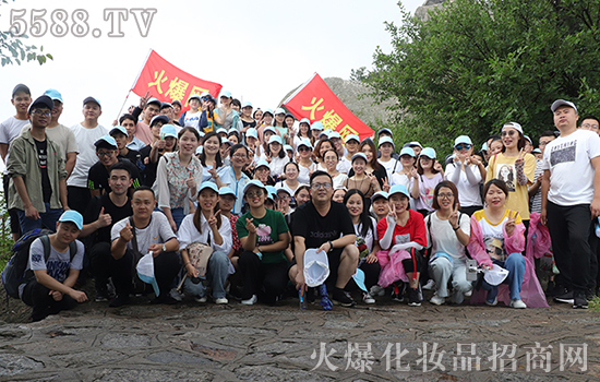 火爆網7月信陽之旅,重溫紅色歷史,讓革命事業(yè)薪火相傳! 火爆網7月信陽之旅,重溫紅色歷史,讓革命事業(yè)薪火相傳!