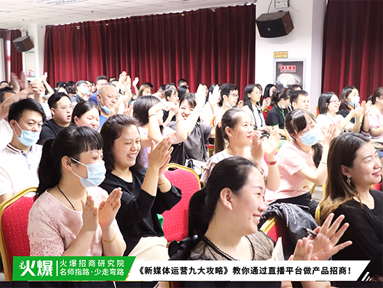 直播+視頻+社群營(yíng)銷!《新媒體運(yùn)營(yíng)九大攻略》幫助企業(yè)快速上手運(yùn)作新媒體!3 直播+視頻+社群營(yíng)銷!《新媒體運(yùn)營(yíng)九大攻略》幫助企業(yè)快速上手運(yùn)作新媒體!3
