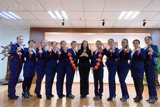 廣州飛斯達鄭總攜全體員工祝您闔家幸福,財運源源不斷 廣州飛斯達鄭總攜全體員工祝您闔家幸福,財運源源不斷