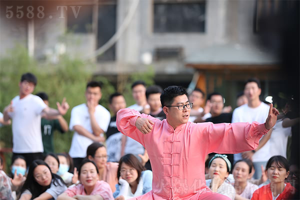 品讀《道德經(jīng)》,感悟人生哲理! 品讀《道德經(jīng)》,感悟人生哲理!